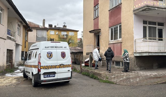 Eşini yaralayıp kapıyı kilitleyerek kaçtı