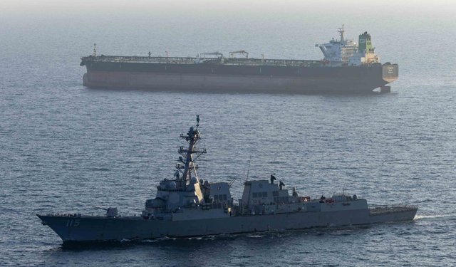 CENTCOM: Bir petrol tankerinin İran’a geçişini engelledik