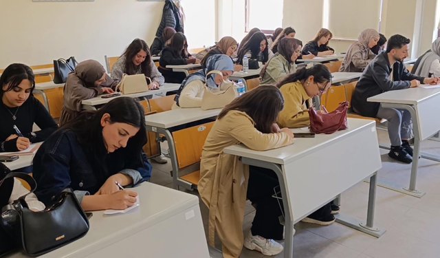 Doğubayazıtlı öğrenciler tiyatro için yola çıktı