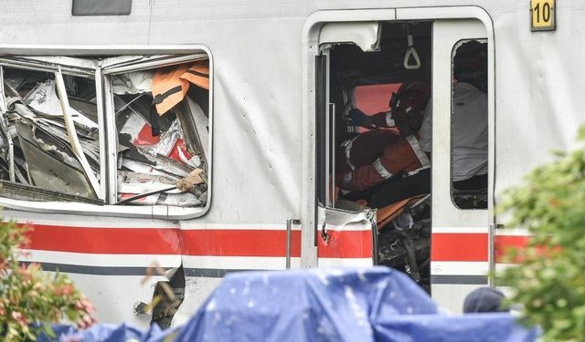 Endonezya'da tren kazası: 14 ölü, 84 yaralı