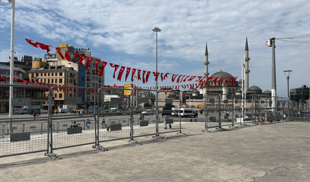 Taksim'de 1 Mayıs hazırlıkları sürüyor