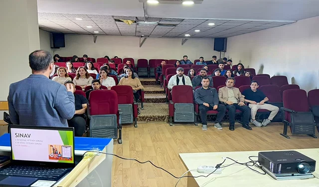 Yüksekova MYO’da DGS semineri düzenlendi