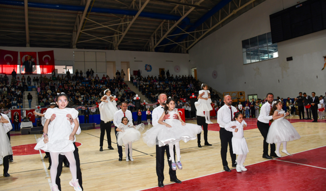 Hakkari'de 23 Nisan renkli görüntülerle kutlandı
