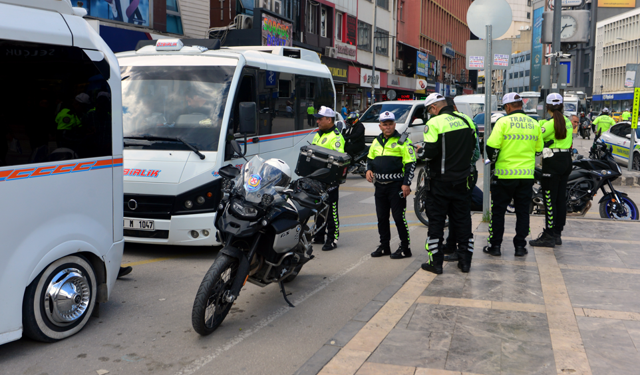 Korna ihlaline ceza kesildi, gazetecilere tepki gösterdi