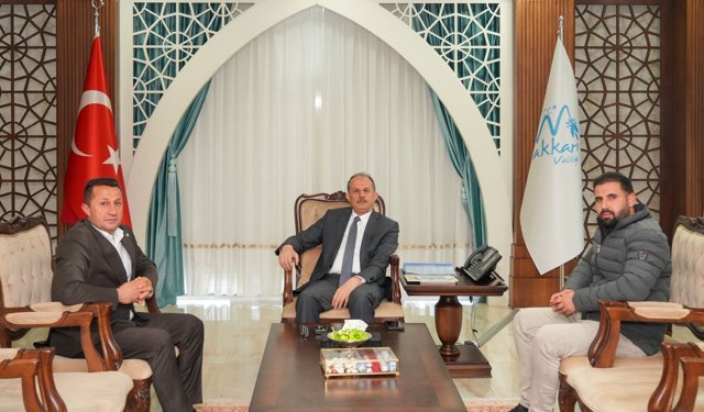 Derecik Anadağ Köyü Muhtarı Dinç’ten Vali Taşyapan’a ziyaret