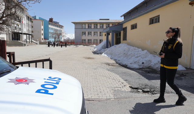 Hakkari'de okul önlerinde güvenlik tedbirleri artırıldı
