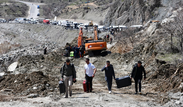 Hakkari Van Karayolu ulaşıma açıldı