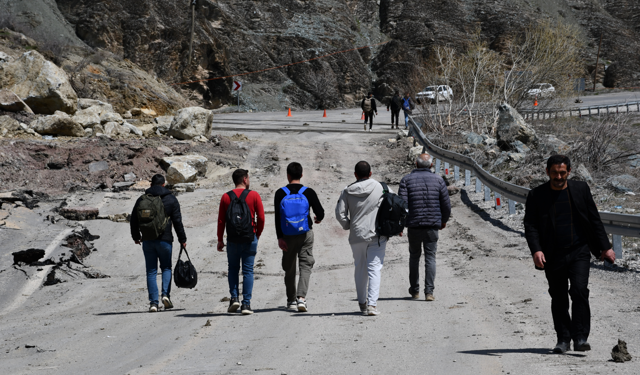 Hakkari'de heyelan mağduriyeti devam ediyor