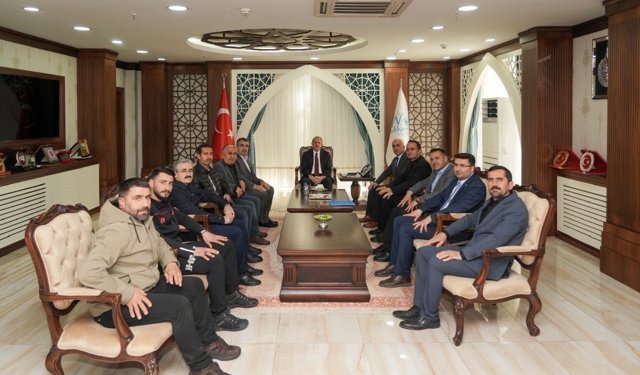 Hakkari İHH Heyetinden Vali Taşyapan’a ziyaret