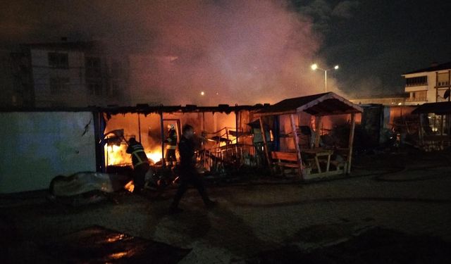 İşçi konteynerlerinde yangın çıktı