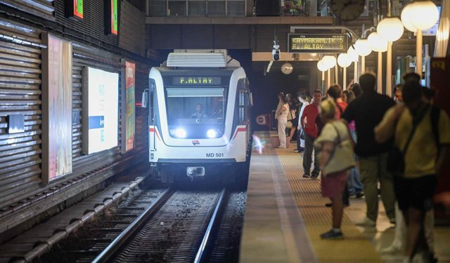 İzmir'de toplu ulaşım ve ekmek zamlandı