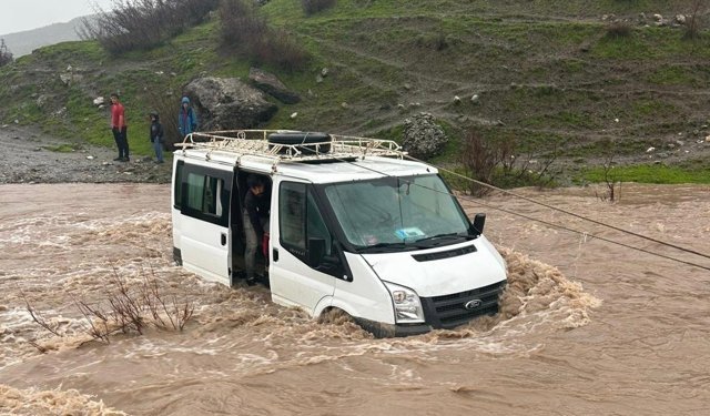 Kalp krizi geçirdi, yolda mahsur kaldı