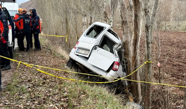 Şarampole devrilen araçta facia