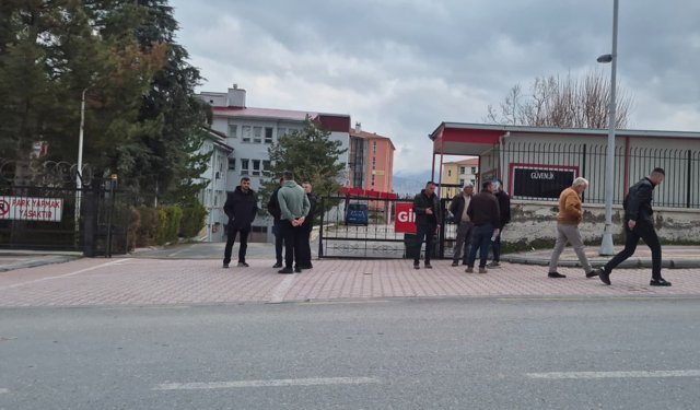 İnşaatta 4 metre yükseklikten düşüp öldü