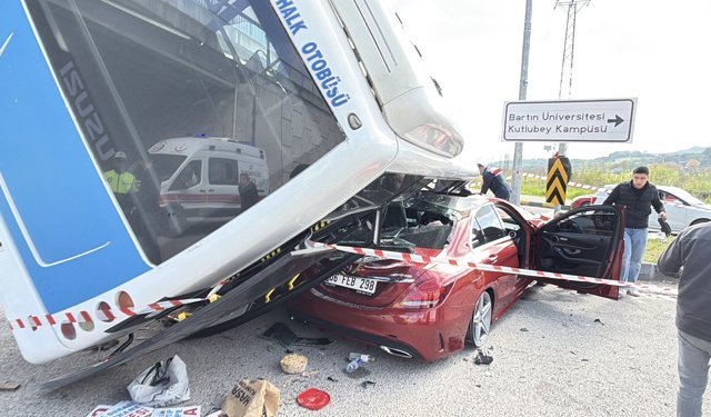 Öğrenci otobüsü devrildi: 46 yaralı