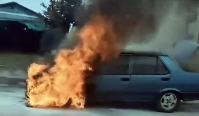 Park halindeki otomobilde yangın