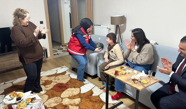 Egecan’a karpuzlu doğum günü sürprizi