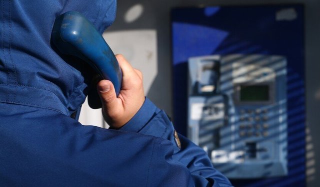 Sabit ve ankesörlü telefonlar hızla azalıyor