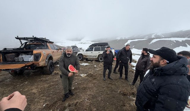 Van’da off-road tutkunları zorlu parkurları aştı