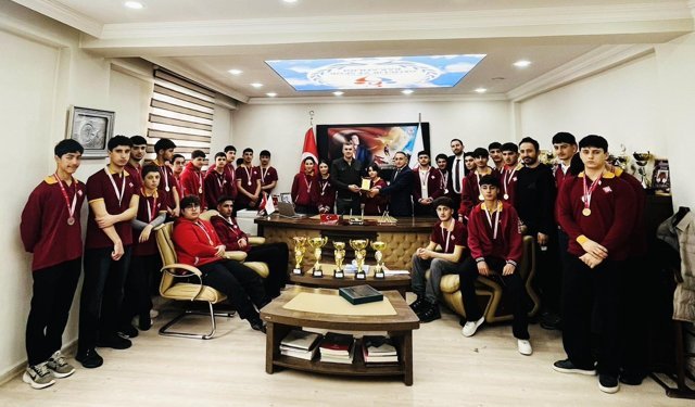 Kural Okulları’ndan Hakkari sporuna büyük destek