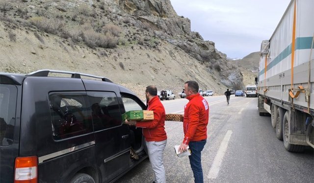 Kızılay’dan heyelan bölgesinde mahsur kalanlara ikram