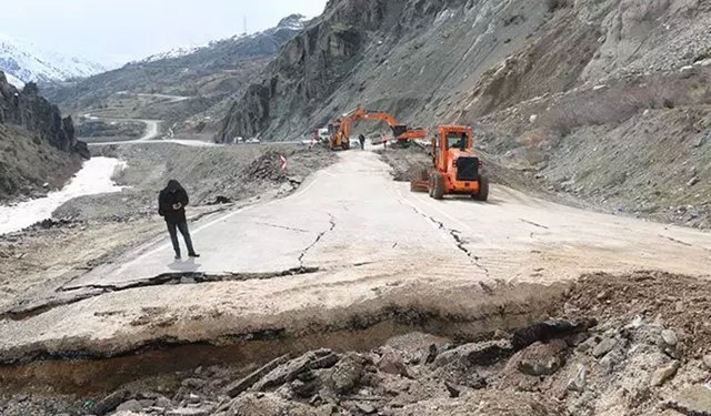 Hakkari Valiliğinden önemli yol duyurusu