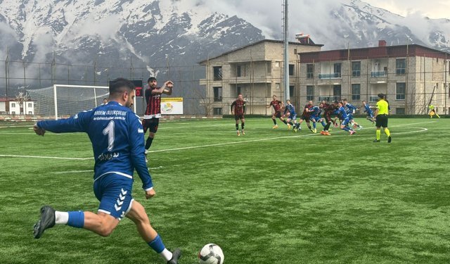 Hakkari Zap Spor ile Serhat Ardahan Spor yenişemedi