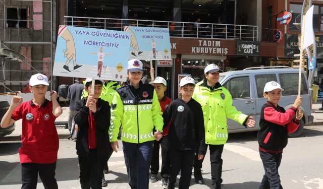 Trafik Haftası’nda Hakkari’de güvenli yolculuk vurgusu