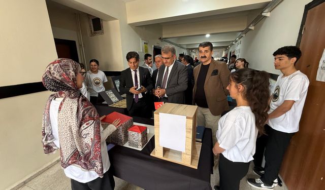 Hakkari’de öğrencilerden tarihe ışık tutan sergi