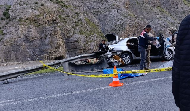 Hakkari-Çukurca yolunda  kaza: 1 ölü, 3 yaralı