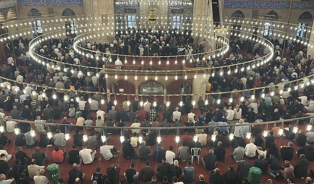 Edirne'de Selimiye Camisi, bayram namazında doldu
