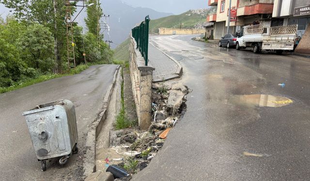 Hakkari’de kuvvetli sağanak hayatı olumsuz etkiledi