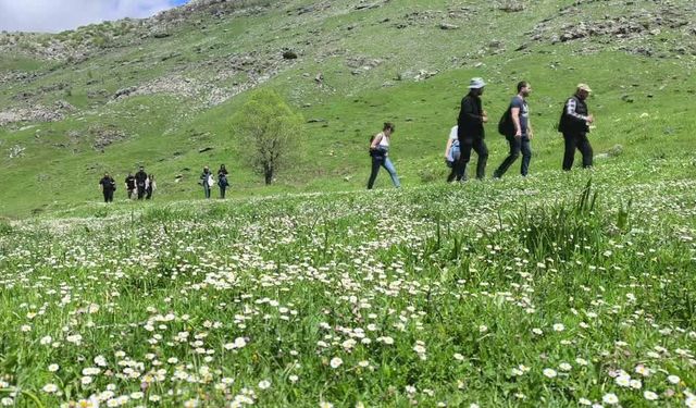 Kozluk'ta doktorlar doğa yürüyüşü gerçekleştirdi