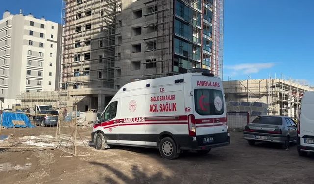 İnşaatta üzerine mermer düşen işçi öldü