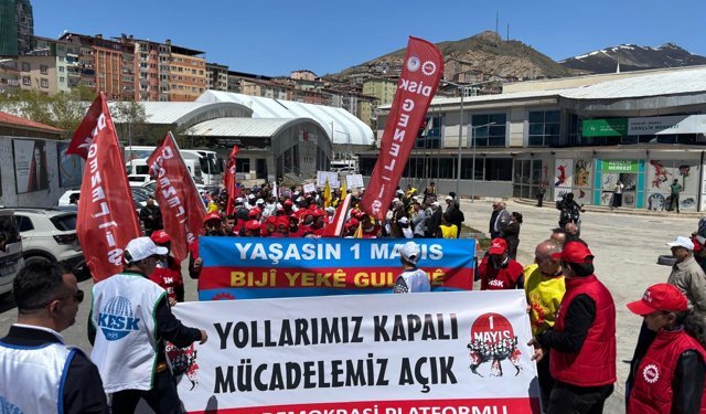 Hakkari’de 1 Mayıs kutlamaları halaylarla başladı