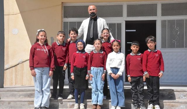 Hakkarili öğretmenin öğrencileri şampiyonluk için yarışıyor