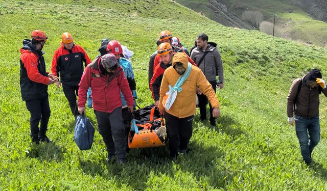 Van’da dağda mahsur kalan kişi kurtarıldı