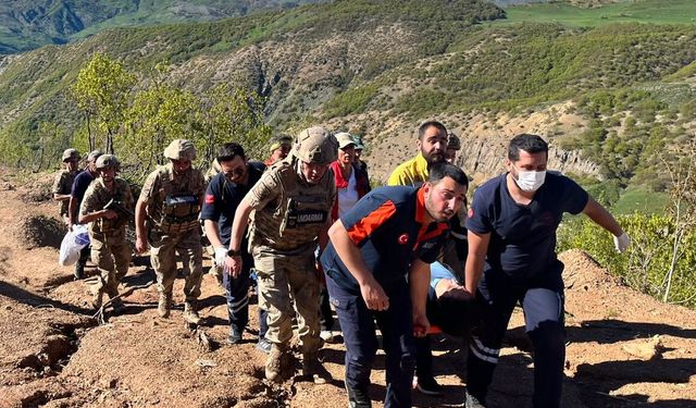 Dağda sakatlanan kadın sedyeyle kurtarıldı