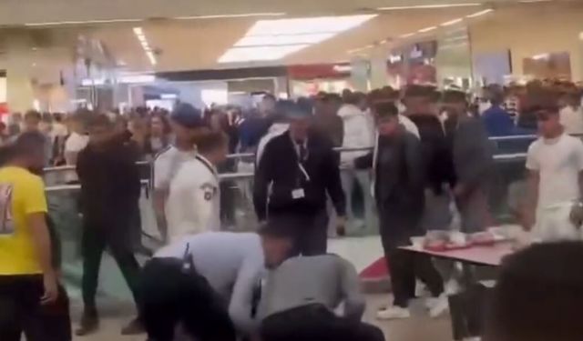 Alışveriş merkezinde bıçaklı kavga: 2 yaralı