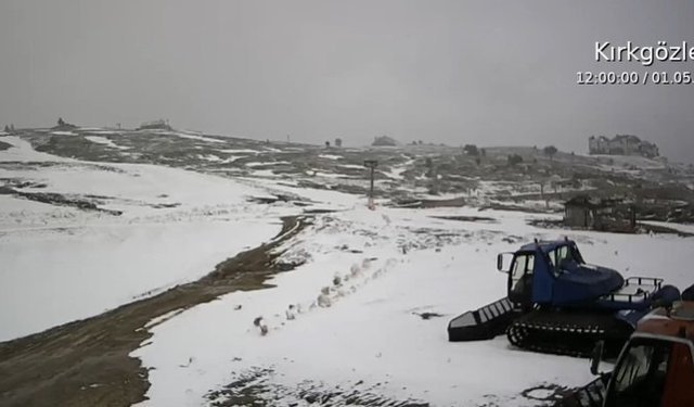 Uludağ'da mayıs ayında kar yağışı