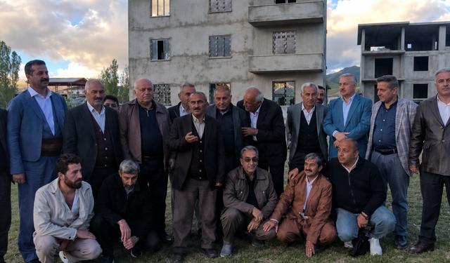 Ak Parti'ye katılım Geçitli'de tepkiye neden oldu