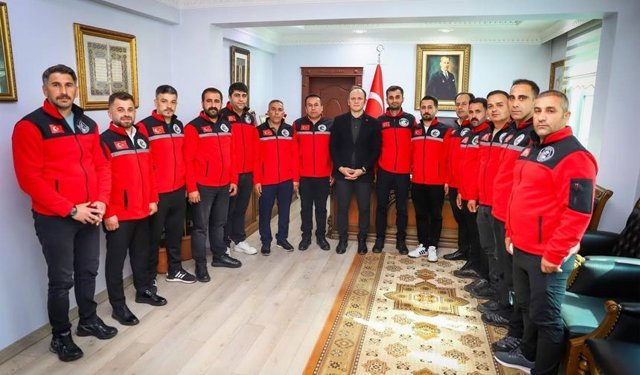 Kaymakam Akpınar arama kurtarma ekibini tebrik etti