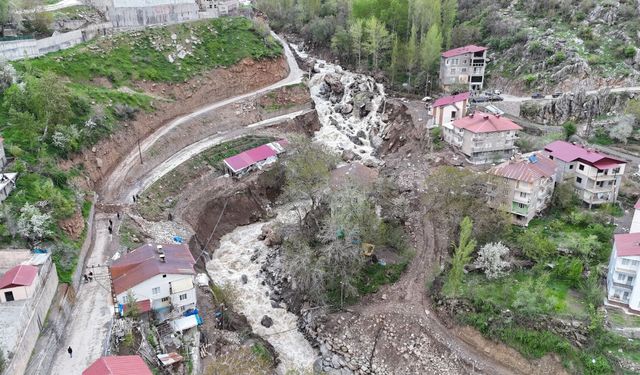 Beyttüşebap'ta derelere yakın 20 ev tahliye edildi