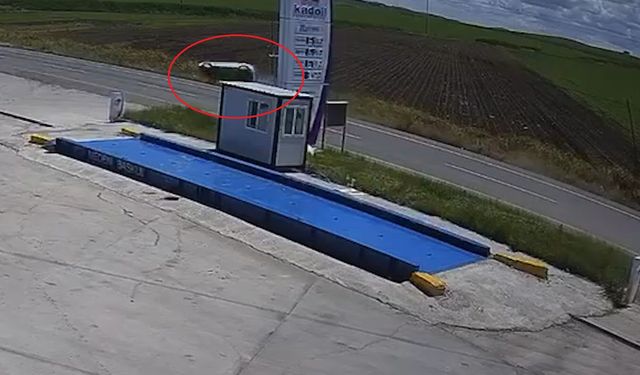 Diyarbakır’da takla atan otomobil tarlaya savruldu