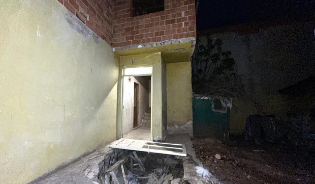 Evin girişindeki beton zemin çöktü; 1 yaralı