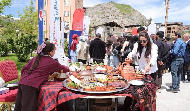 Hakkari'de 3. Yöresel Lezzetler Festivali düzenlendi