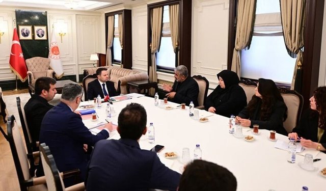 Bakan Gürlek Rojin Kabaiş'in ailesini kabul etti