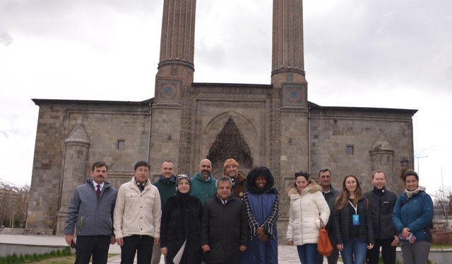 İpek Yolu Kervanı, yolculuğuna Erzurum'dan başladı