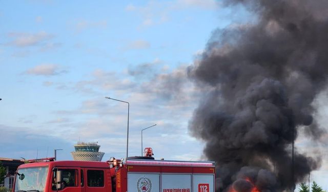 Sahil Yolu’nda otomobil alev aldı