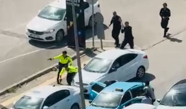 Kız arkadaşı ile taksi sürücüsünü rehin aldı